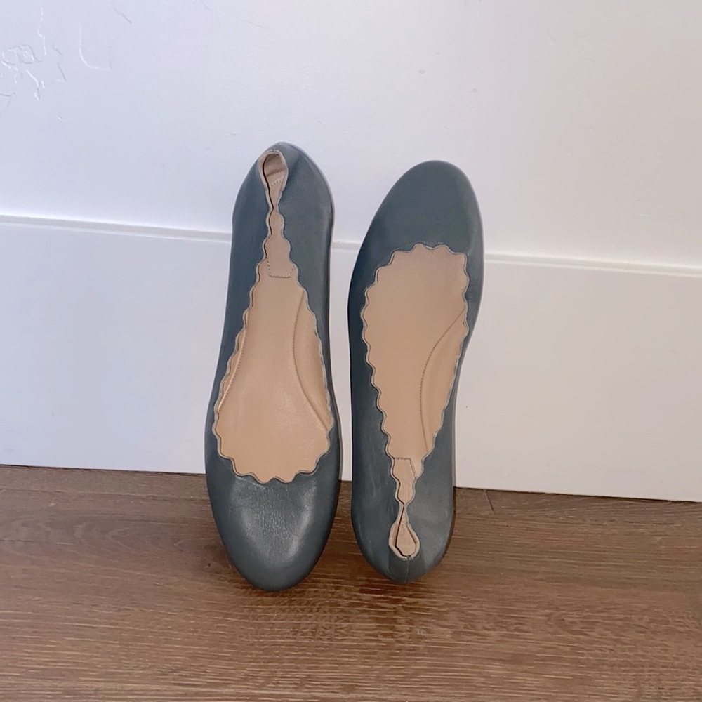 Chloe grey scalloped edge flats.